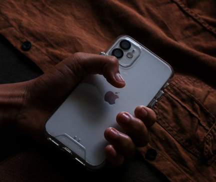 Why Girls Prefer Transparent Soft Phone Covers in 2026 1 Why Girls Prefer Transparent Soft Phone Covers in 2026